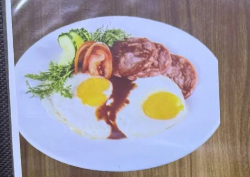 Яичница с колбасой