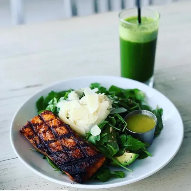 Салат с Киноа и Авокадо